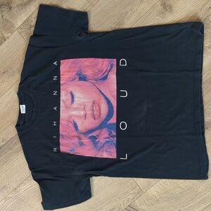 Rihanna  loud tour shirt women's size Large